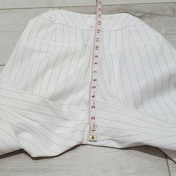 WORTHINGTON CAPRI PANTS, Sz 4, White with Black Strips - Picture 11 of 13